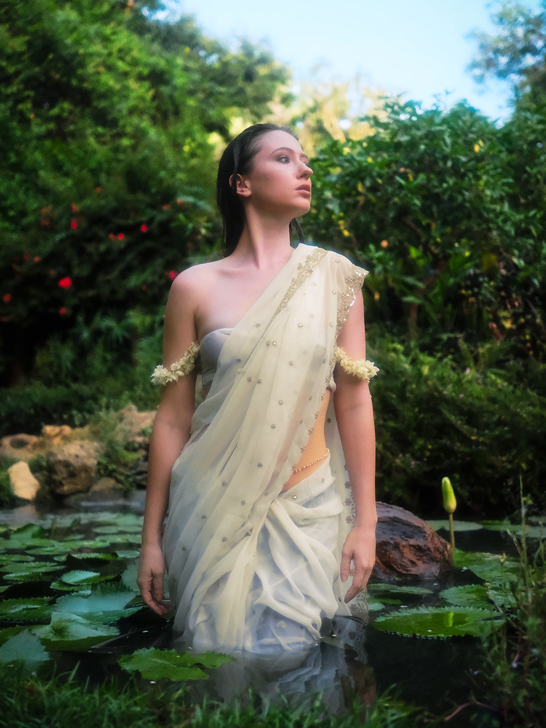 Cream Embroidered Georgette Saree With Unstitched Blouse Piece