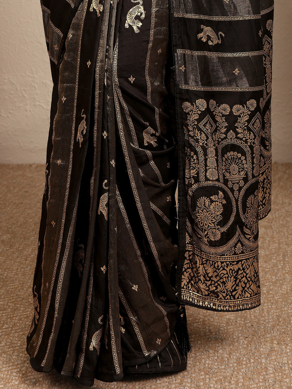 Black Woven Design Banarsi Silk Blend Saree With Unstitched Blouse Piece