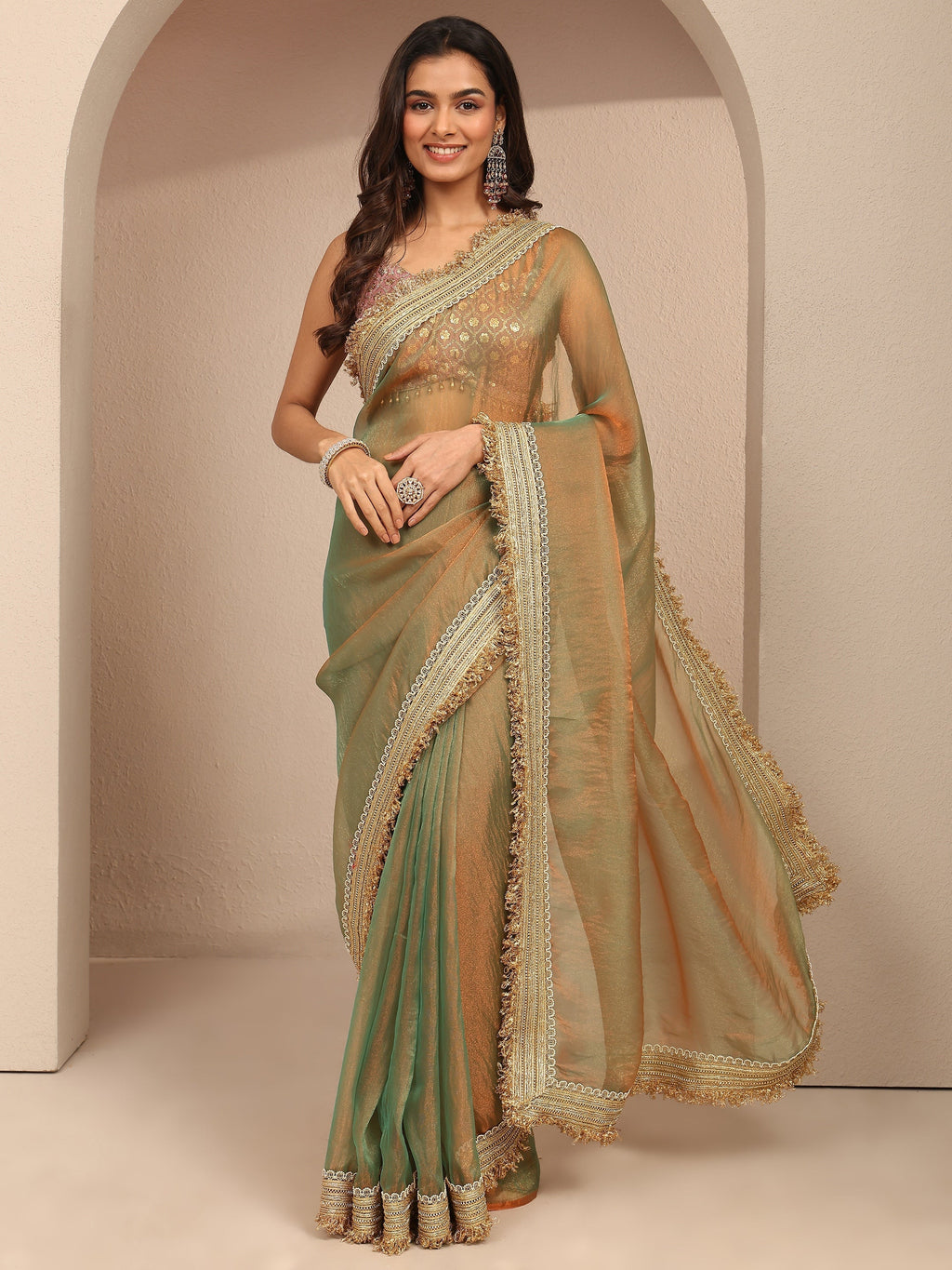 Green Solid Silk Blend Saree With Unstitched Blouse Piece