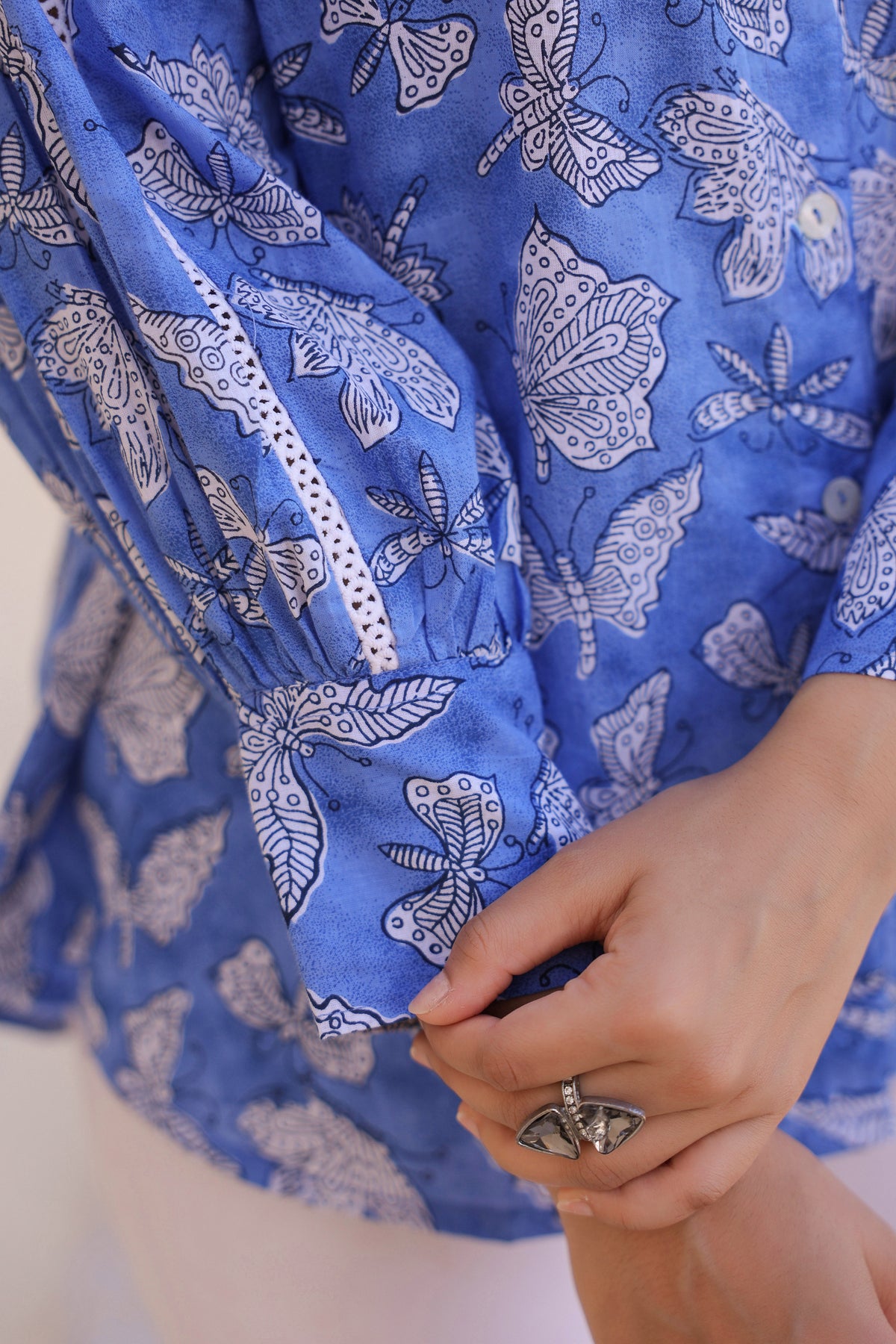 Women Relaxed Floral Printed Casual Shirt