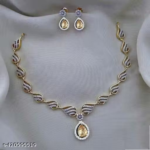 Sizzling Glittering Women Necklaces & Chains