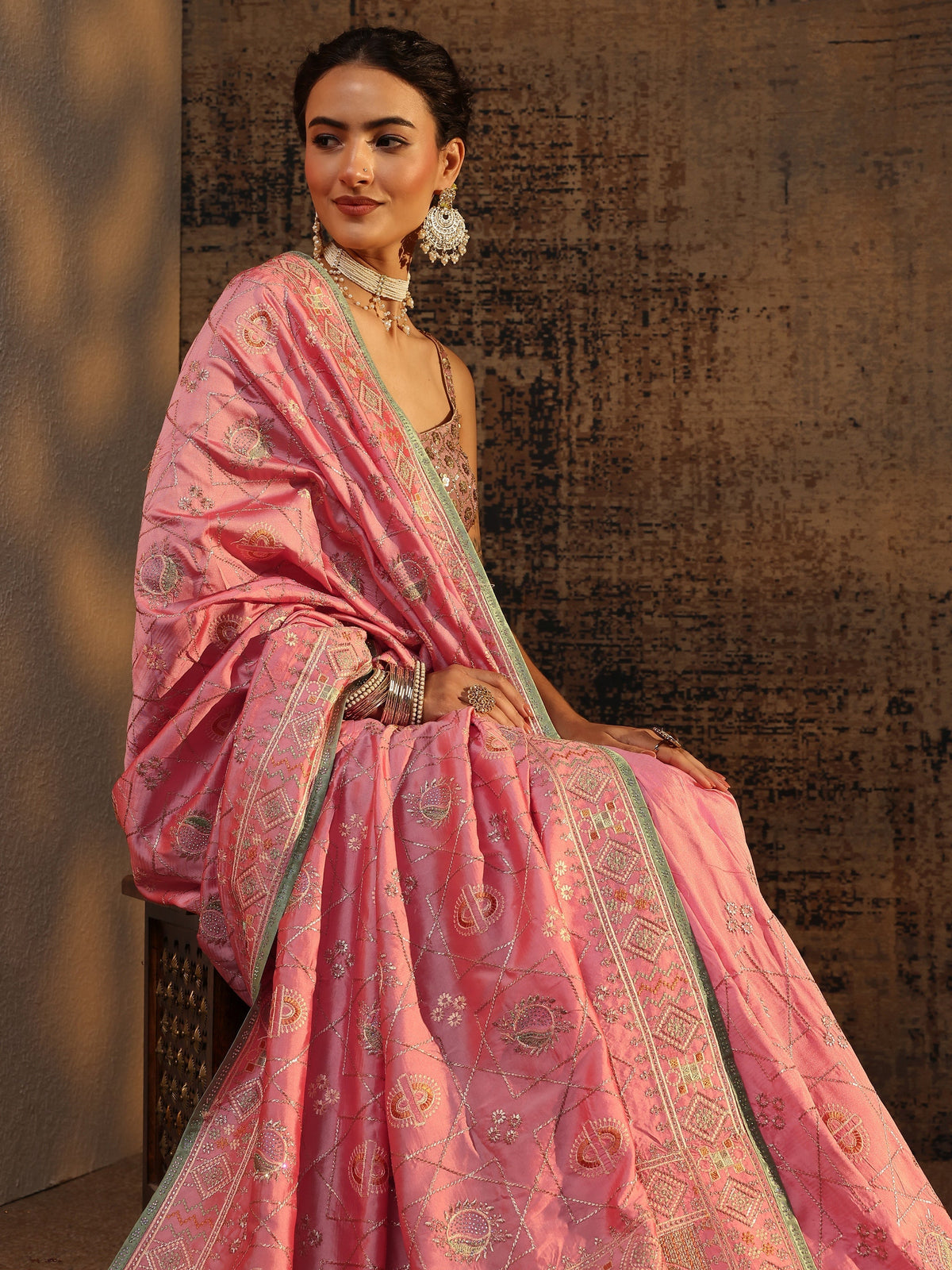 Pink Ethnic Motifs Embroidered Silk Blend Saree With Unstitched Blouse Piece