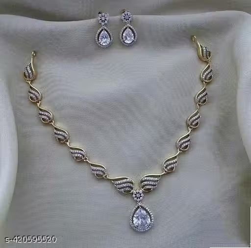Sizzling Glittering Women Necklaces & Chains